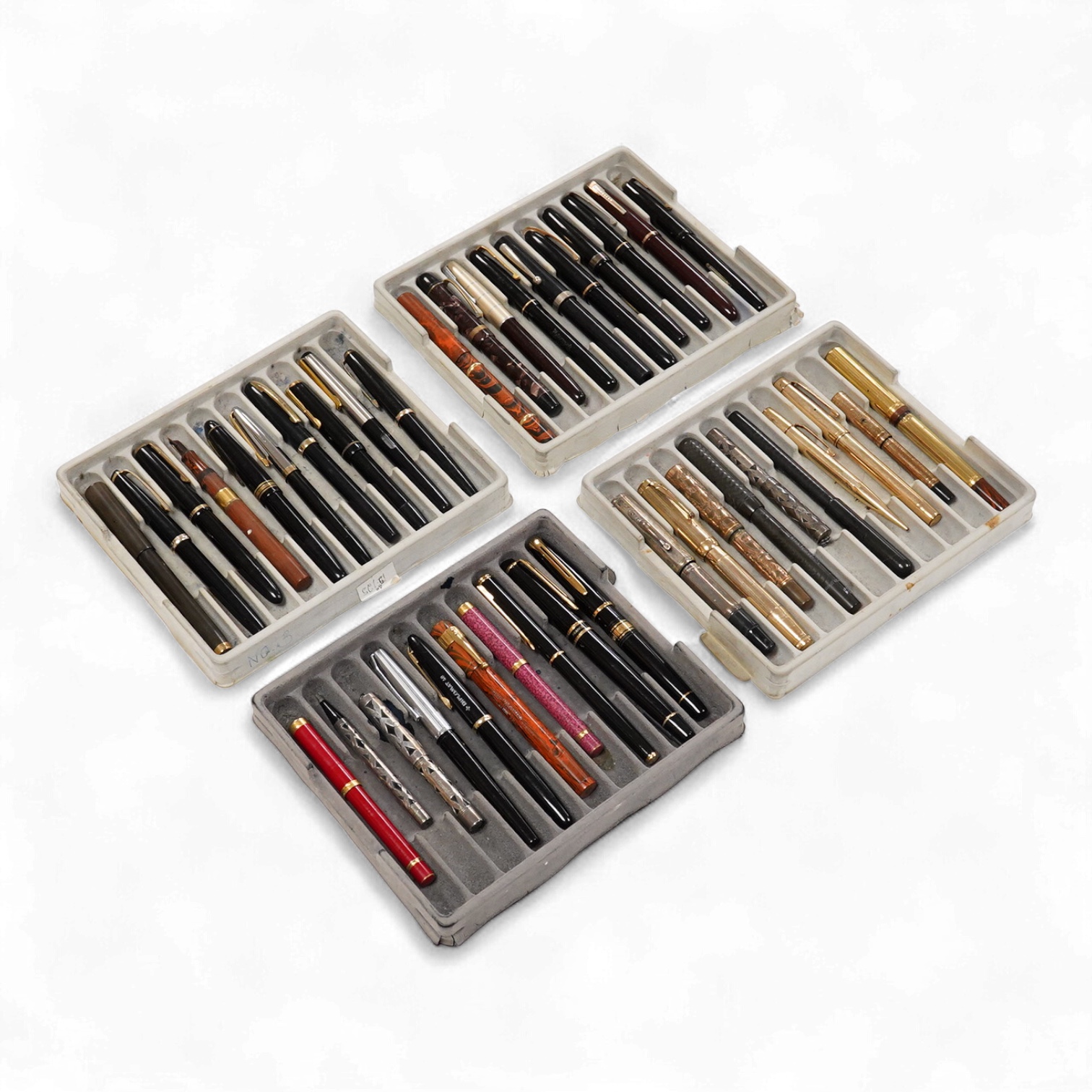 A good collection of fountain pens to include Swan, Onoto and Waterman, approx. 40
